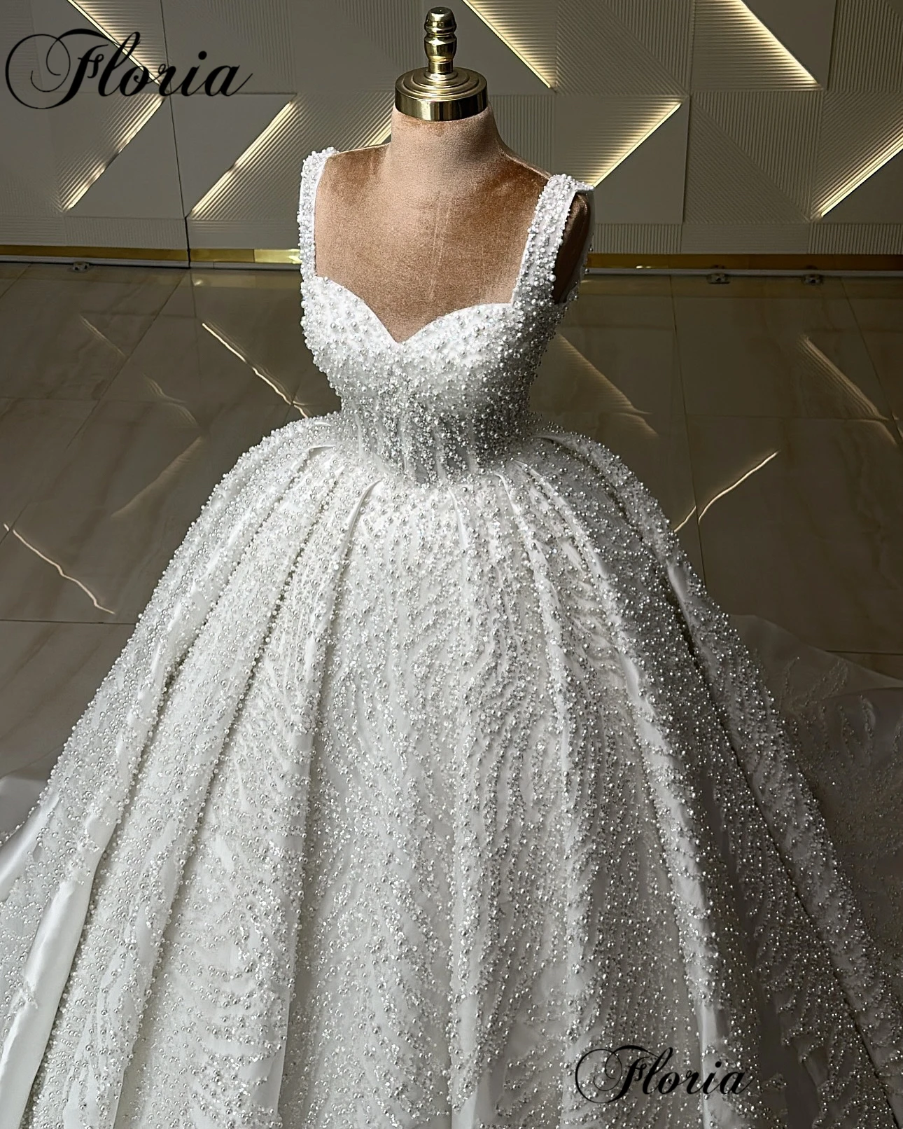 Luxuriöse Perlen-Hochzeitskleider, A-Linie, herzförmiger Spaghetti-Hochzeitskleider, 2025, Kapellen-Brautkleider, Vestido Blanco, individuell gestaltet Image