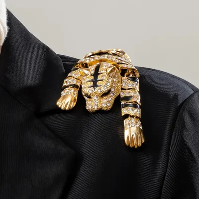 inlaid rhinestone domineering tiger women's women's brooch novelty elegant beautiful accessories
