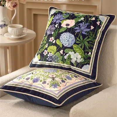 Dekorative quadratische Kissenbezüge, Designer-Kissenbezüge, grüner Farmhouse Dreamy Velvet, blaues Blumenmuster, 45,7 x 45,7 cm Image