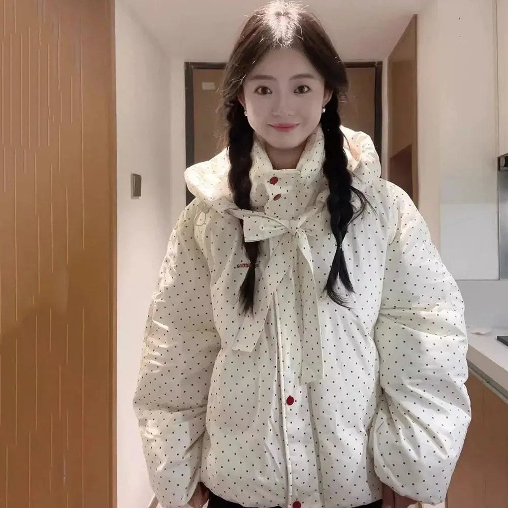 Koreanischen Stil Kurze Parkas Frauen Süße Polka Dot Verband Warme Verdicken Outwear Winter Mode College Mit Kapuze Baumwolle Jacke Mäntel