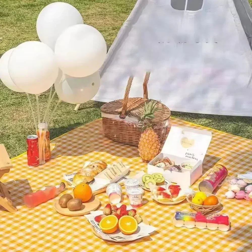 Outdoor-Picknickmatte Schnell Trocknende Isoliermatten für Reisen, Zusammenkünfte, Park, Camping Farbige Feuchtigkeitsabweisende Kissen-Feldmatte Image