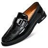Herren-Lackleder-Loafer, Business-Schuhe, ausgehöhlt und atmungsaktiv, Herren-Freizeitschuhe aus echtem Leder, große Größe 47, 48