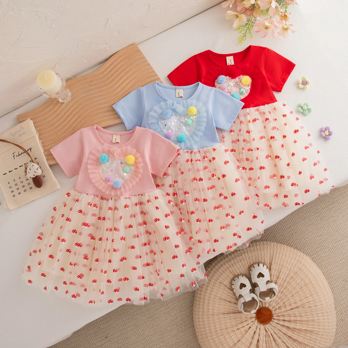 Babykleidung Sommer-Pilzmuster mit Pailletten und kleinem Fellknäuel Puffy Baby-Kleider Niedliche, sanfte Prinzessinnenkleider für Mädchen Image