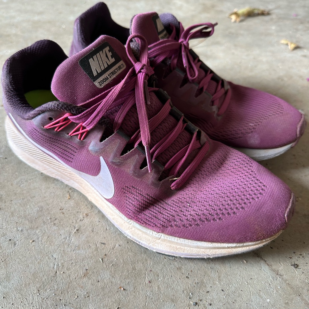 Nike Shoes | Women’s Nike Tennis Shoes | Color: Purple | Size: 9.5