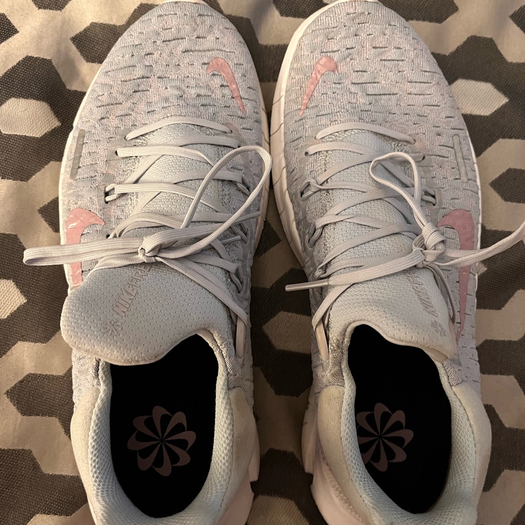 Nike Shoes | Woman’s Nike Tennis Shoes | Color: Gray | Size: 7.5