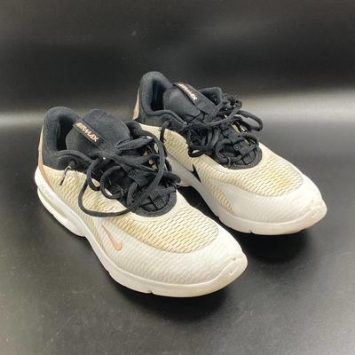 Nike Shoes | Women's Nike Air Max Advantage Sneakers Athletic Shoes Size 10 Sport | Color: Black | Size: 10