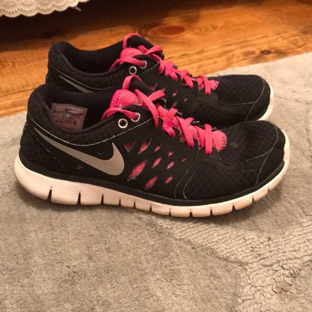 Nike Shoes | Women’s Nike Tennis Shoes, Size 9 | Color: Black/Pink | Size: 9
