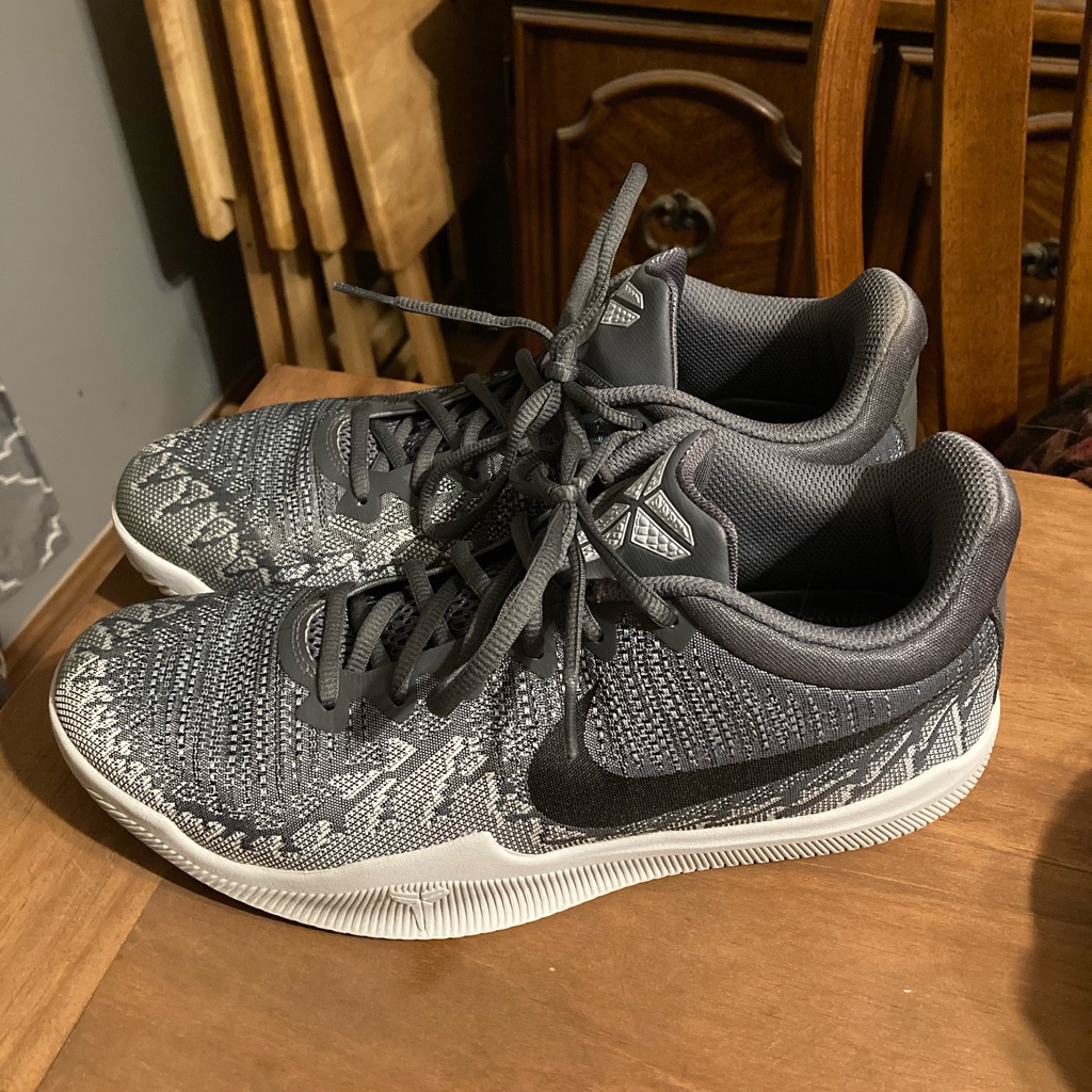 Nike Shoes | Women’s Nike Tennis Shoes | Color: Gray | Size: 9