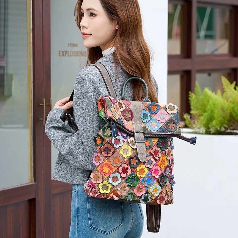 Handgefertigte Tasche, dreidimensionaler romantischer Blumenrucksack, farbenfroher Patchwork-Retro-Rucksack, luxuriöse Reiseerlebnis Image