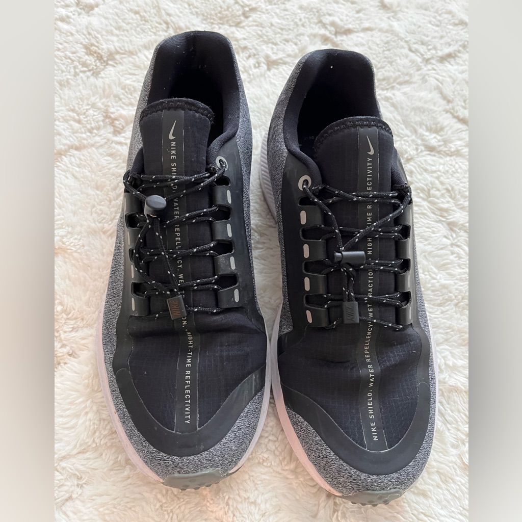Nike Shoes | Woman’s Nike Tennis Shoes | Color: Black/Gray | Size: 7