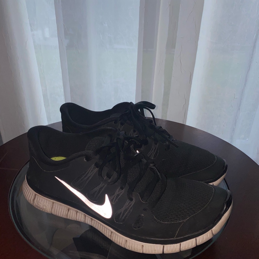 Nike Shoes | Women’s Nike Tennis Shoes | Color: Black | Size: 8