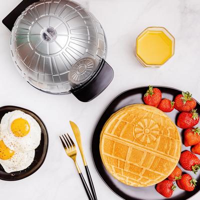Star Wars Halo Death Star Waffle Maker by UNCANNY BRANDS in Silver (Size OS)