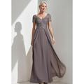 Elegantes Vintage A-Linien Brautmutterkleid Bodenlänglich Chiffon mit Schmuckkragen und kurzen Ärmeln verziert mit barocken Spitzenapplikationen Stil 2025.