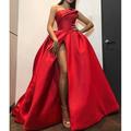 Elegantes A-Linien-Abendkleid für Partys Hochzeitsgäste Abschlussball bodenlang kurze Ärmel Neckholder Satin rückenfrei V-Rücken Falten und gerüschte Applikationen 2024