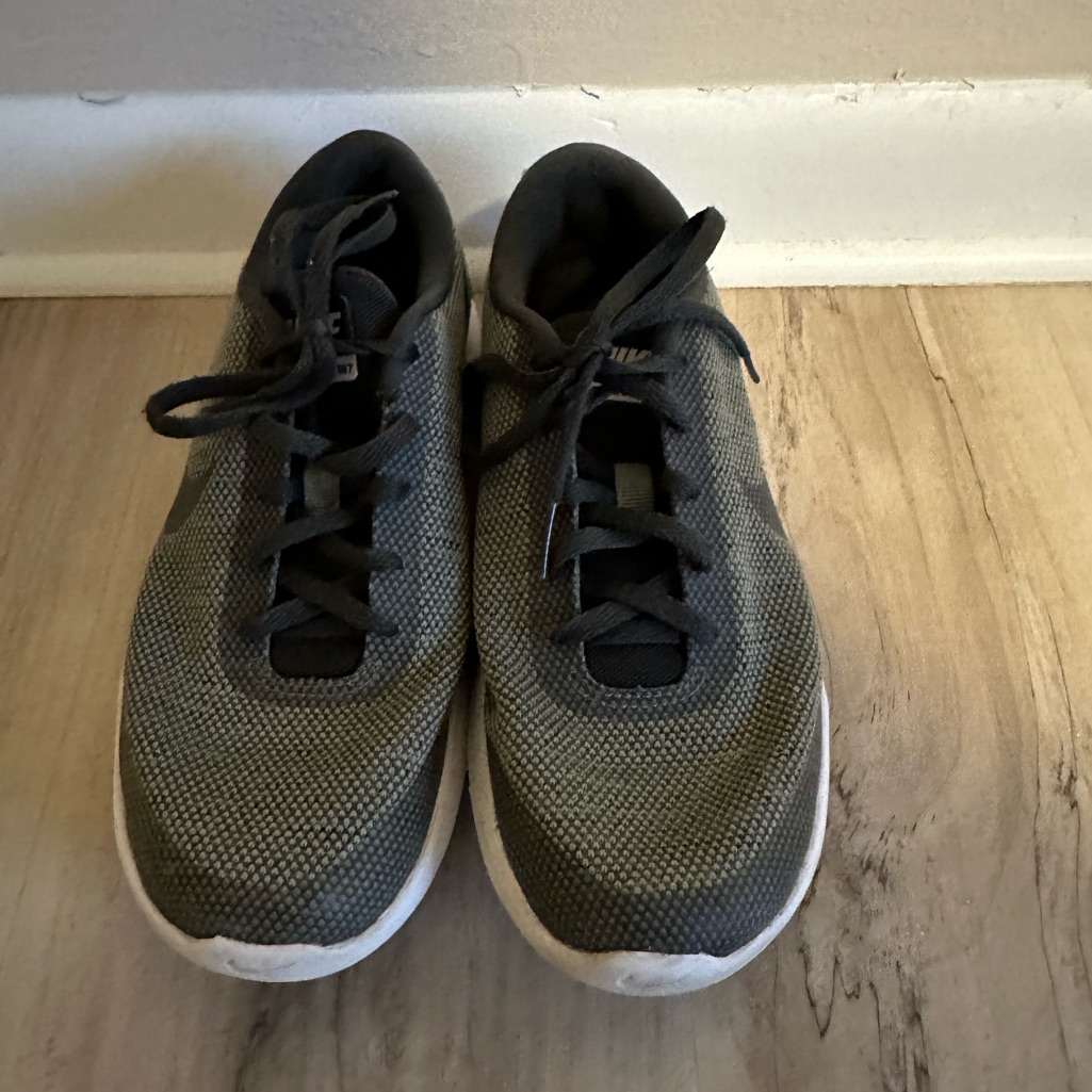 Nike Shoes | Women’s Nike Tennis Shoe | Color: Green | Size: 7.5