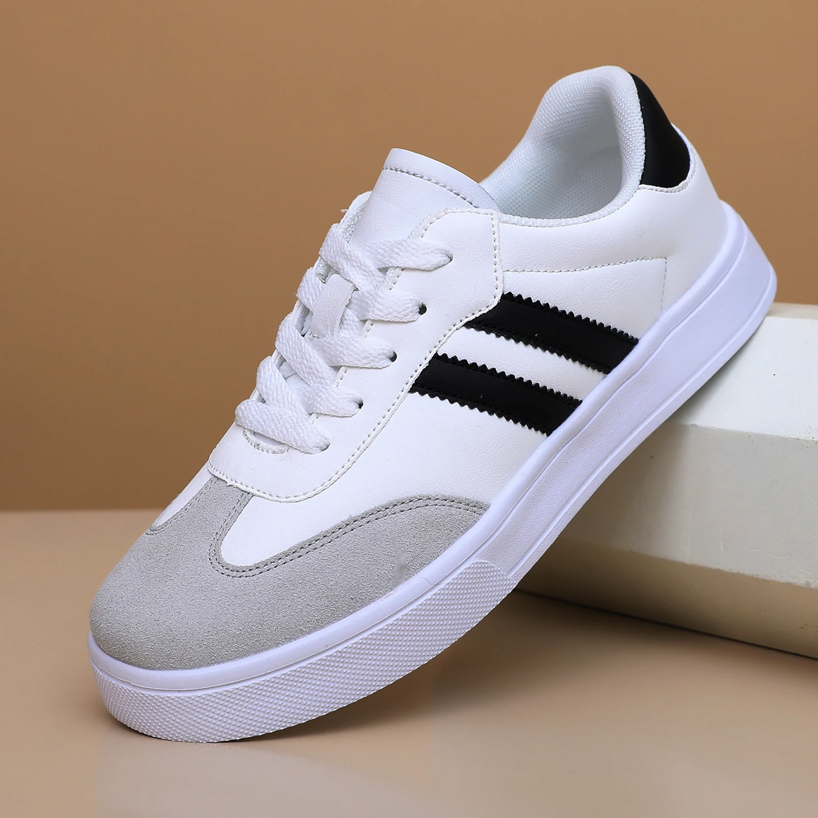 Vulkanisierte Damenschuhe, modische einfache Boardschuhe, leichte Wanderschuhe, bequeme Freizeitschuhe für Damen, Turnschuhe