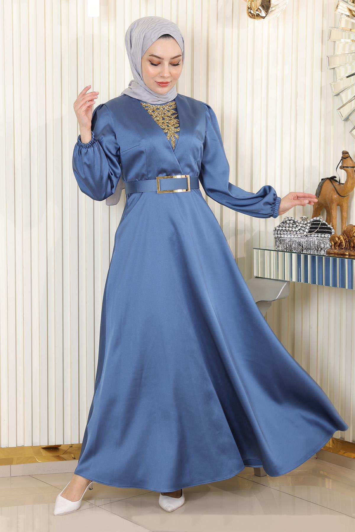 Abendkleid mit Steinverzierung Image