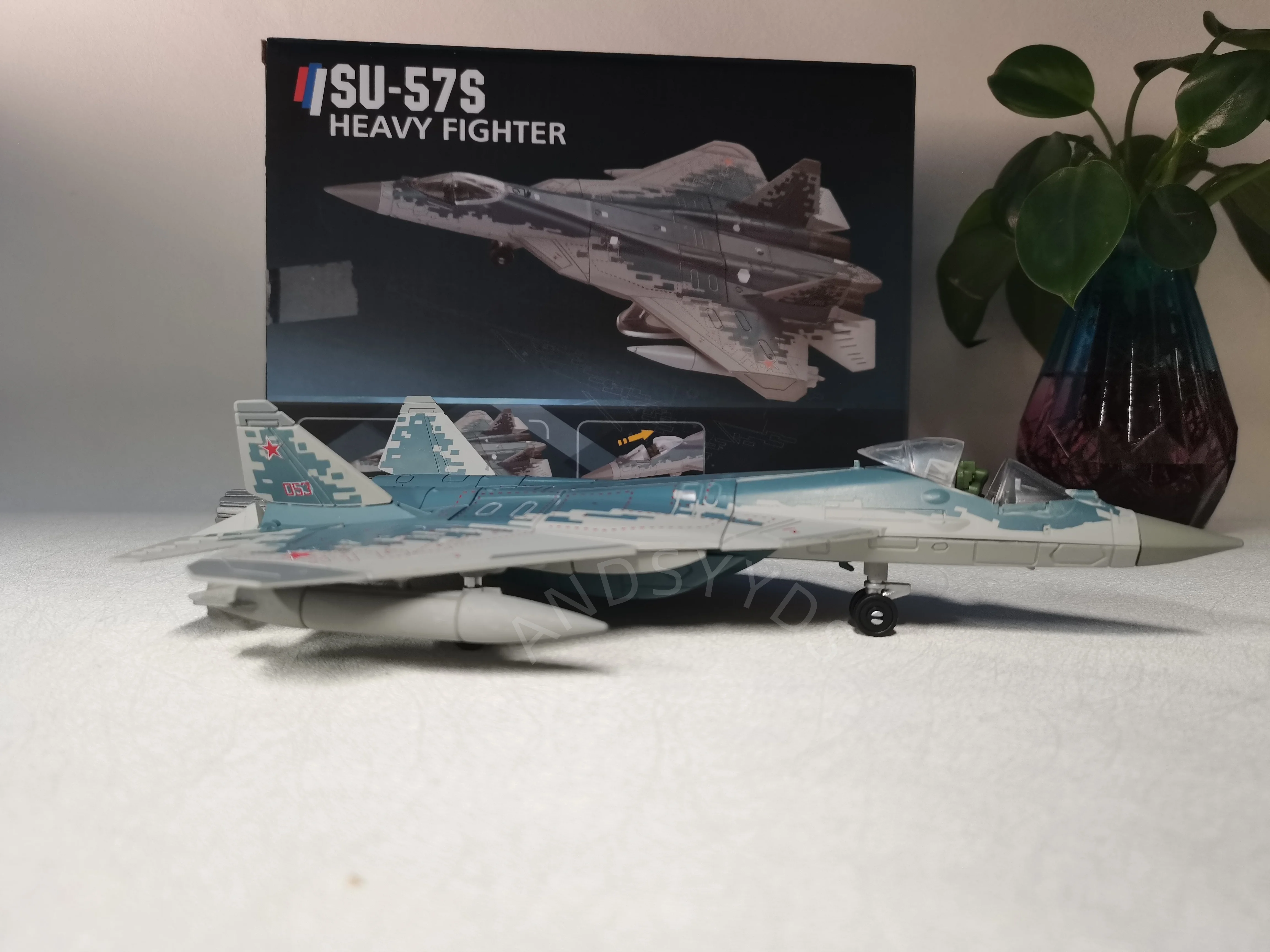 Diecast ABS Maßstab 1:100 Russische Su 57 SU57 Kampfflugzeug Flugzeug Modell Su-57 Flugzeug Modell Spielzeug Für Sammlung Kinder Neuartige Spielzeug Image
