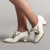 Retro Mary Jane Pumps Frau Vintage Schnürung Low Heel Kleid Damen Markendesign Schmetterlingsflügel Derby Schuhe Plus Größe 43