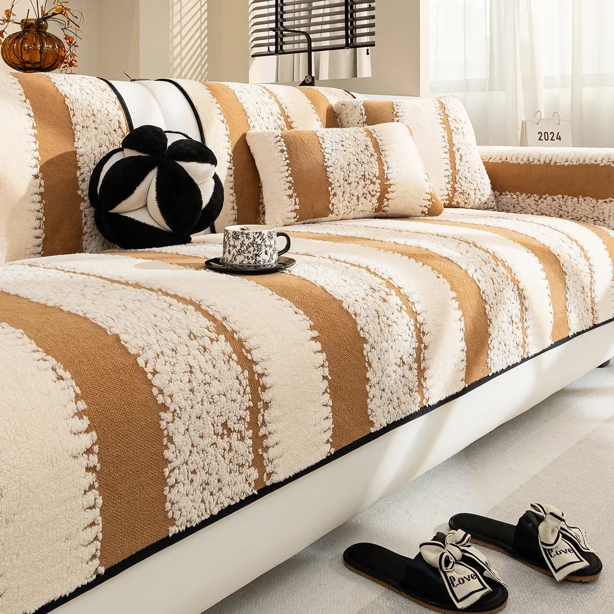 Herbst und Winter 2024, neues universelles, rutschfestes Leder-Kissentuch, leichter Luxus, hochwertige Sense-Abdeckung, Stoff, Deckenbezug Image