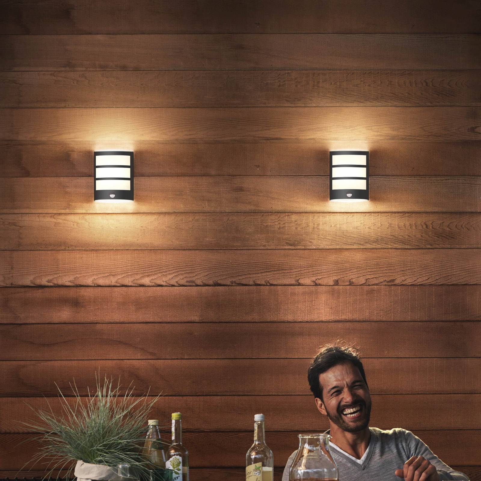 Philips Aussenwandleuchte mit Bewegungsmelder Python, schwarz, Edelstahl, Modern