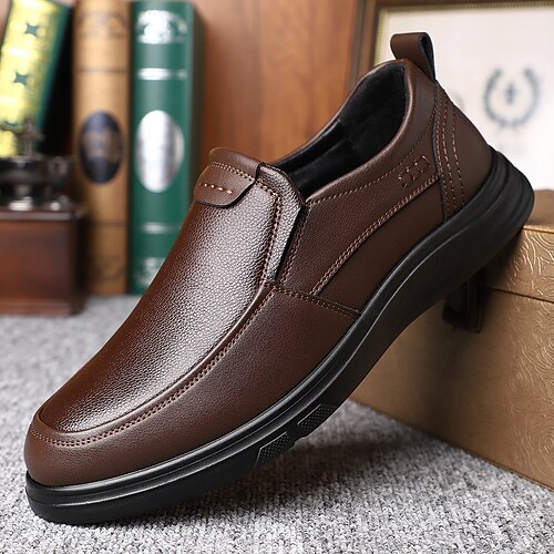 Herren-Sneakers aus braunem Kunstleder zum Hineinschlüpfen – moderne Freizeitschuhe für den bequemen Alltag Image