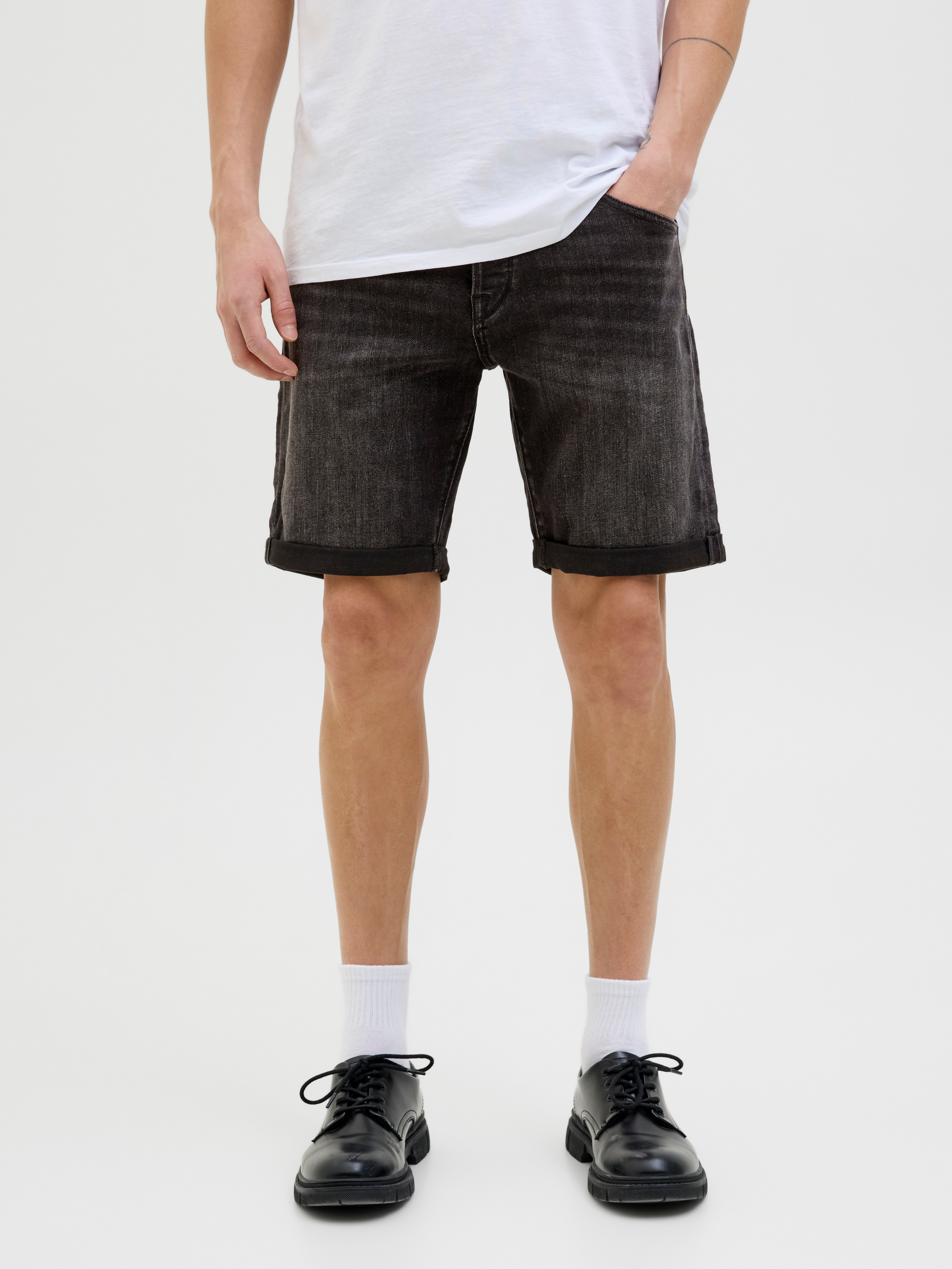 Shorts JACK & JONES "JJIRICK JJFOX SHORTS CB 310 SN", Herren, Gr. M, N-Gr, blau (schwarz denim pack:am 317), Web, Obermaterial: 70% Baumwolle, 28% Polyester, 2% Elasthan, unifarben, regular fit kniefrei, Hosen Shorts, im Four-Pocket Style