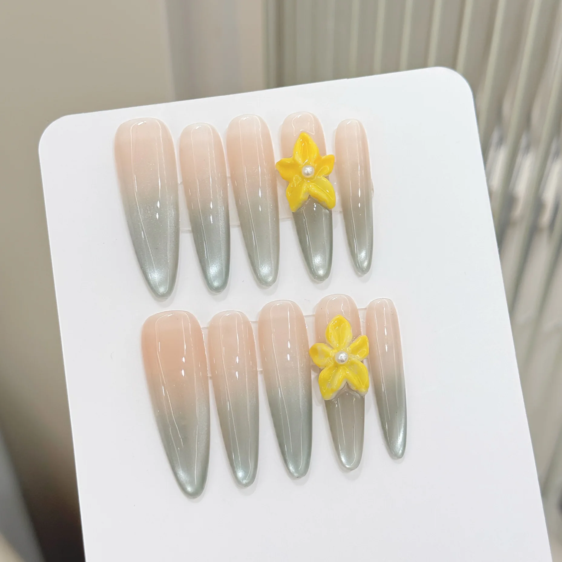 10 Stück handgemachte gelbe Plumeria-Nägel zum Aufdrücken, Farbverlauf, Mintgrün, französischer Stil, künstliche Nägel, lange Ballerina, tragbarer Sommernagel Image