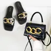 Mode Metall Kette Plus Größe Hausschuhe Sommer Damen Stein Flache Hausschuhe Frauen Schuhe Metall Kette Schulter Tasche Messenger Tasche Set