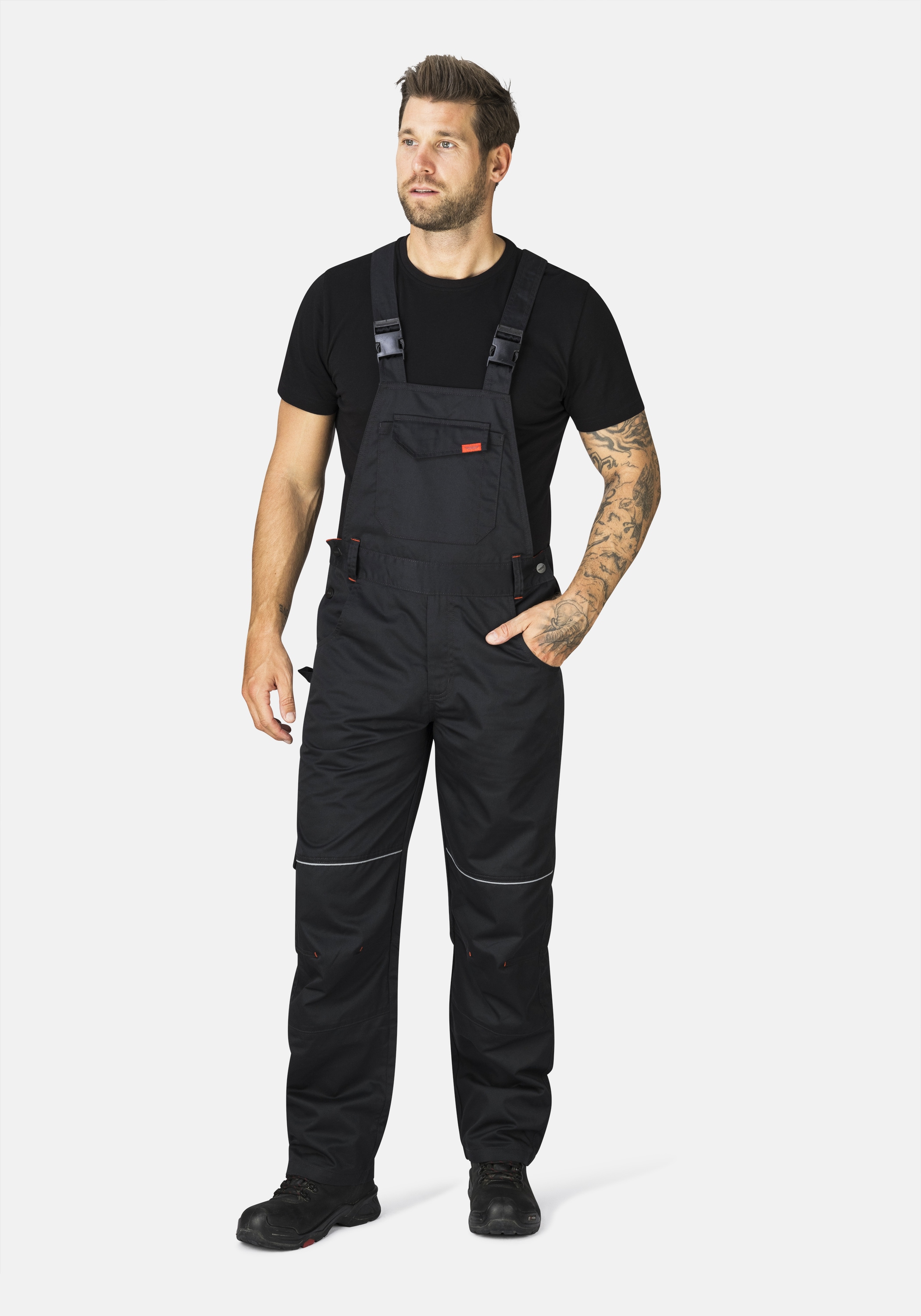 Arbeitslatzhose HERO BY JOHN MEDOOX "EDMONTON Basic Workwear Arbeits-Cargo-Latzhose", Herren, Gr. 52, Länge 32, schwarz, Sweatware, 65% Polyester, 35% Baumwolle, gerade lang, Hosen, Arbeits-Cargo-Latzhose Funktionsqualitätfür Herren
