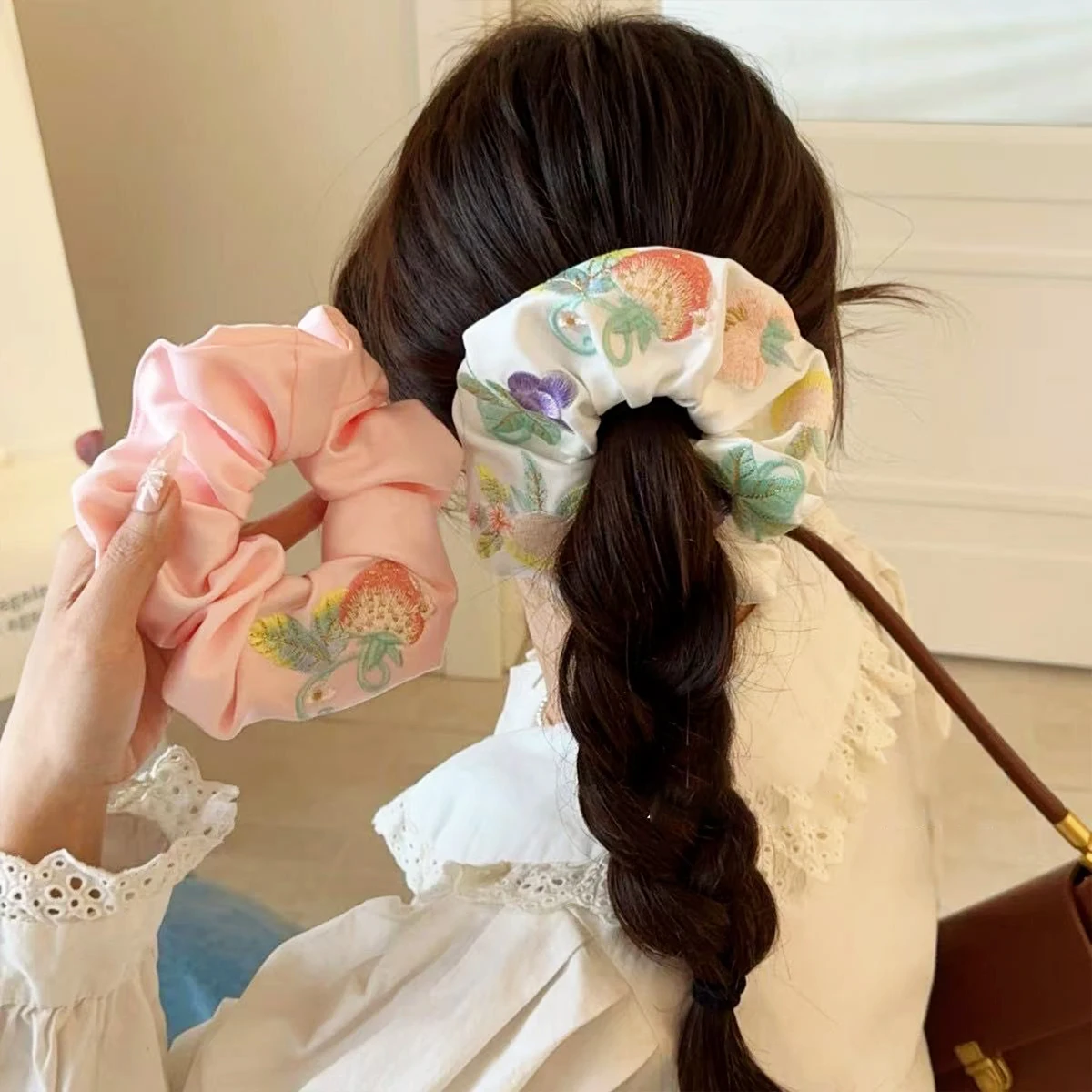 1 Stück hochwertiges koreanisches Erdbeer-Trauben- und Blumenstickerei-Handwerk, Satin-Textur, großes elastisches Haarband für Damen Image