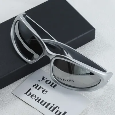 Silberne Brille im Y2K-Stil mit unregelmäßigem Rahmen, perfekt für Konzerte, Partys und Geschenke. Image