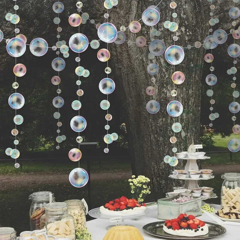 Sommer im Freien Schokoriegel Dekorationen bunte Blase Girlande hängen Blase Streamer Banner Pool unter dem Meer Geburtstag Hintergrund Image