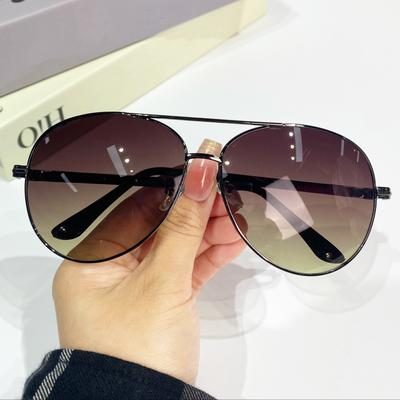 TEMU Vibrant Oversize Frame Gradient Color Lens Fashion Glasses - Stylish Decoration - Accessories For Men And Women Image