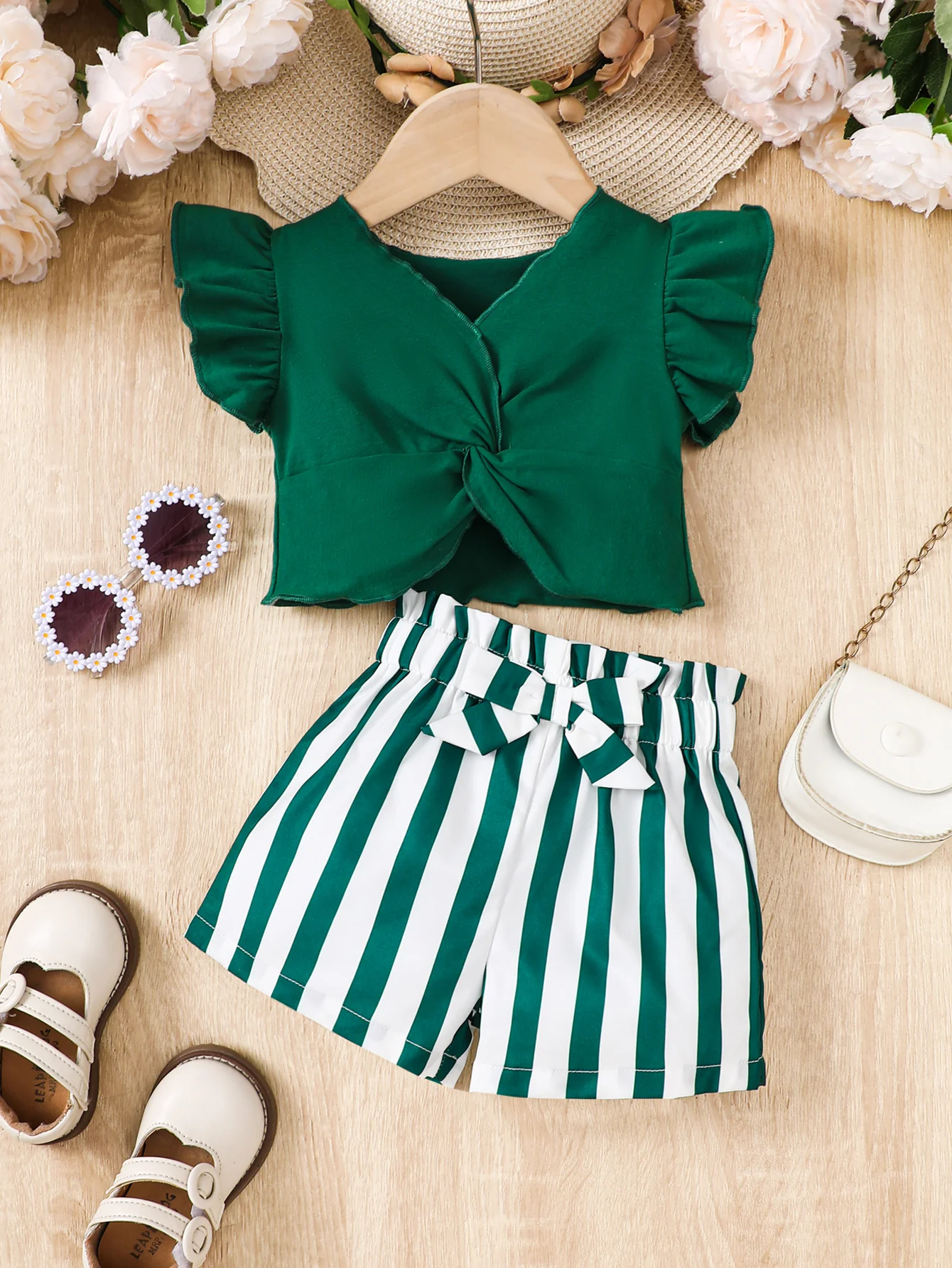 Zweiteiliges Set für 0–2 Jahre alte Babys, Mädchen, Sommermode, Liebeskragen, Rüschen, kurze Ärmel und gestreifte Shorts Image
