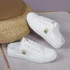 Neue 2025, Frühling, Sommer, Damen-Leinwandschuhe, flache Turnschuhe, Damen-Freizeitschuhe, niedriges Obermaterial, Schnürung, weiße Schuhe, große Größe 43