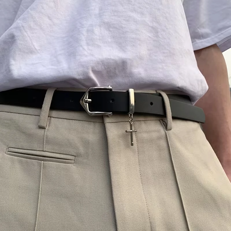 Y2k Frauen Straße Casual Kreuz Anhänger Gürtel Retro Metall Pin Schwarz PU Leder Dünne Gürtel Für Männer Gothic Hip Hop Studenten Bund