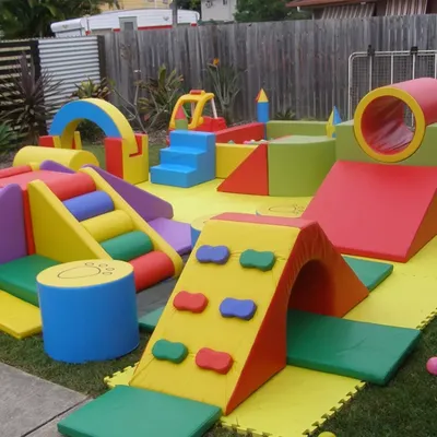 Beliebter weicher Schaumstoff-Spielplatz für Kindergeburtstag, Party, Vergnügung, Kleinkind, Image
