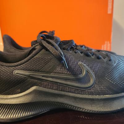 Nike Shoes | Like New! Nike Black Athletic Sneakers | Color: Black | Size: 11