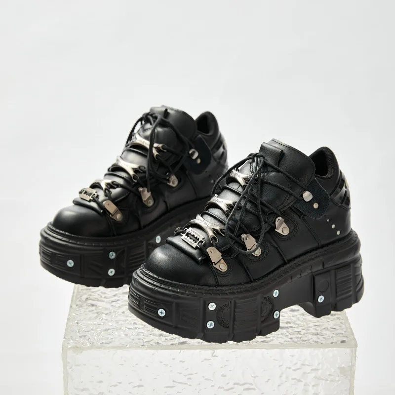 2025 neue Punk Stil Frauen Black Rock Metall Dekor Lace-up Ferse Höhe Plattform Schuhe Gothic Mann Turnschuhe Frauen stiefeletten