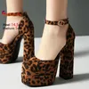2025 neue Wildleder Leopardenmuster Elegante Frauen High Heels Karree Sandalen Europa und Amerika 14,5 CM Sommer Party Schuhe Größe 34-43