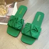 Sommer Hausschuhe für Frauen 2024 neue Flip Flops Wohnungen neue plissierte koreanische Hausschuhe Frauen Sandalen grün Slip on Schuhe große Größe 35-42