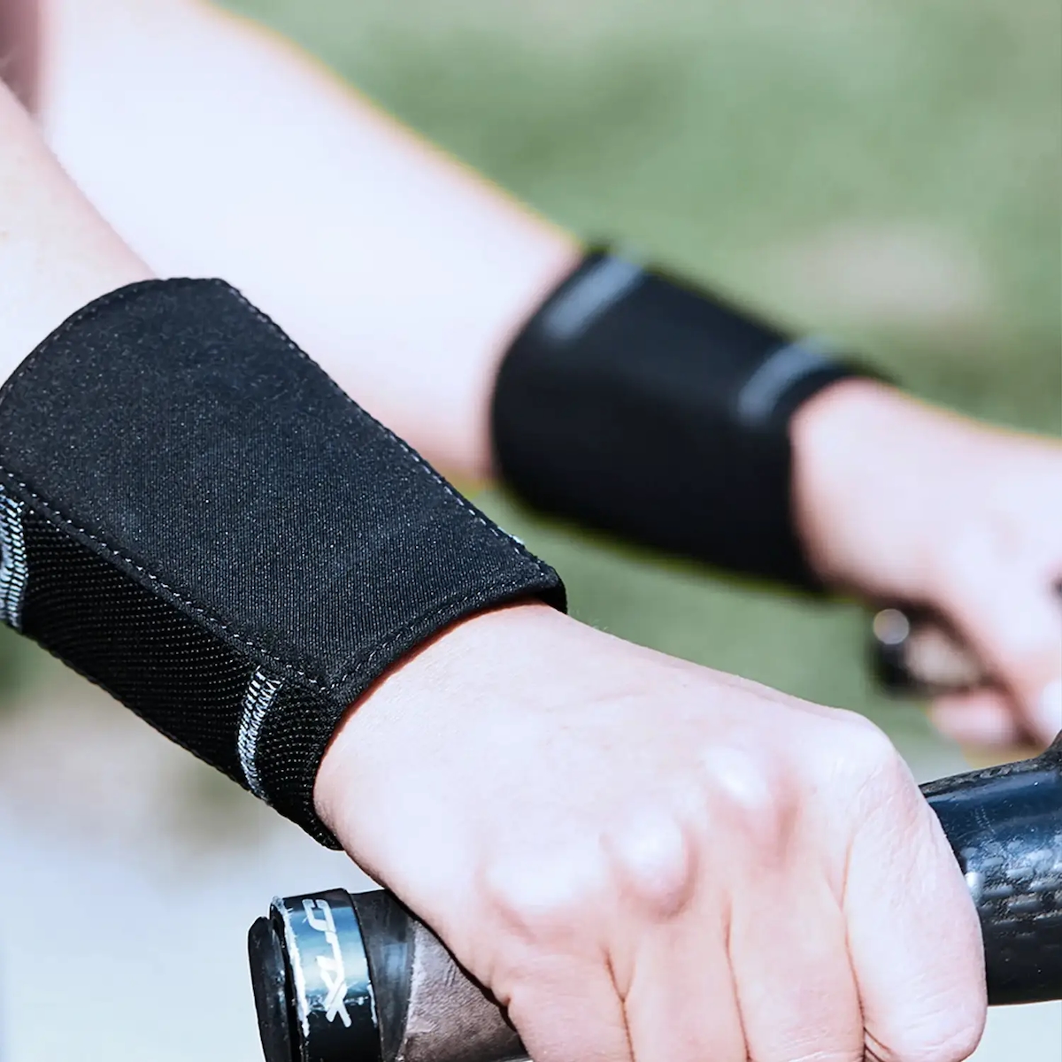 E.COOLINE PowerPuls Cooler (1 Paar) Gr. 3 schwarz – sekundenschnelle Aktivierung mit Wasser - stundenlange, trockene Kühlung für heiße Arbeitstage Image