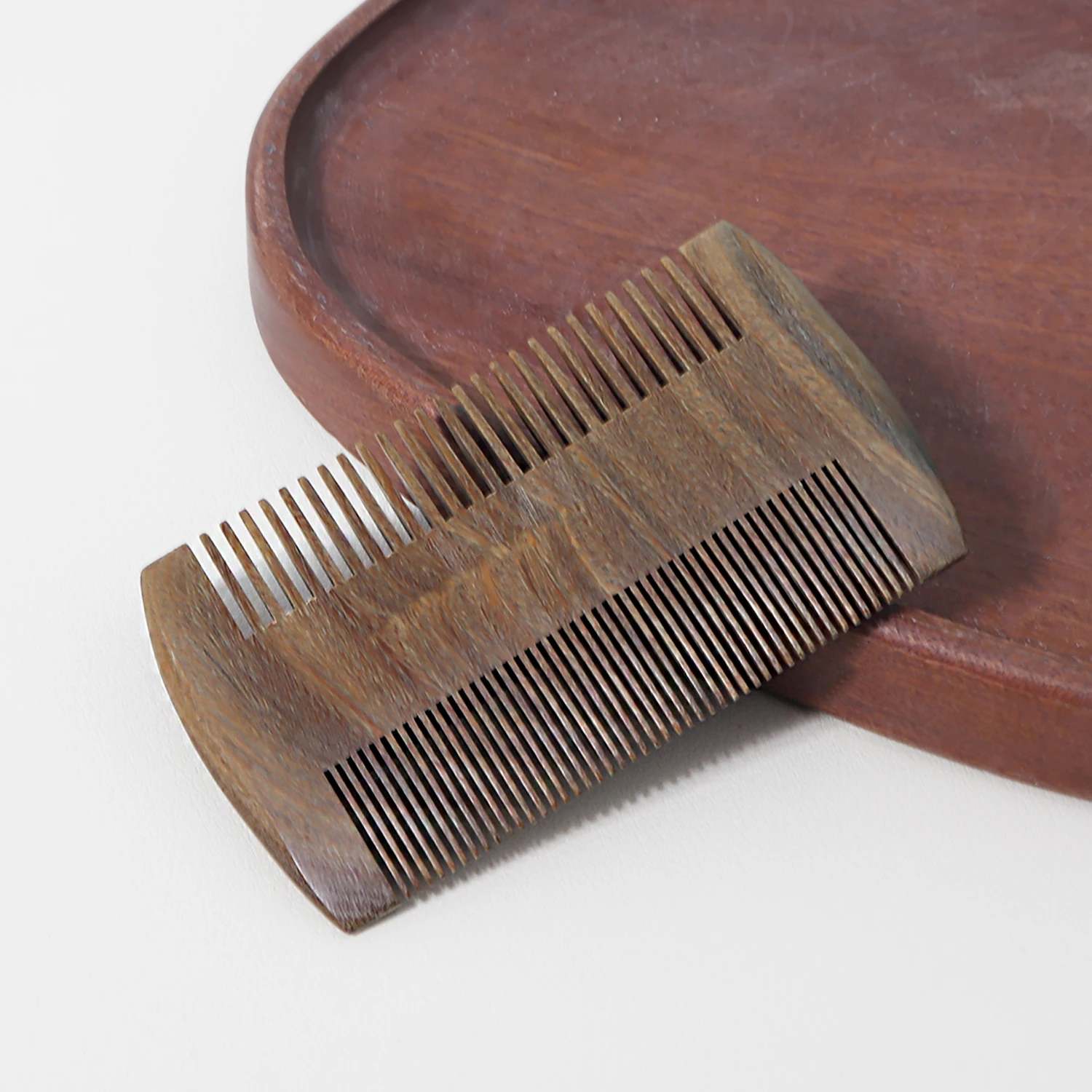 Doppelseitiger Sandelholzkamm mit 1 Tasche – glatte, polierte Oberfläche, tragbarer Haarkamm aus Holz, speziell für Echthaarperücken Image
