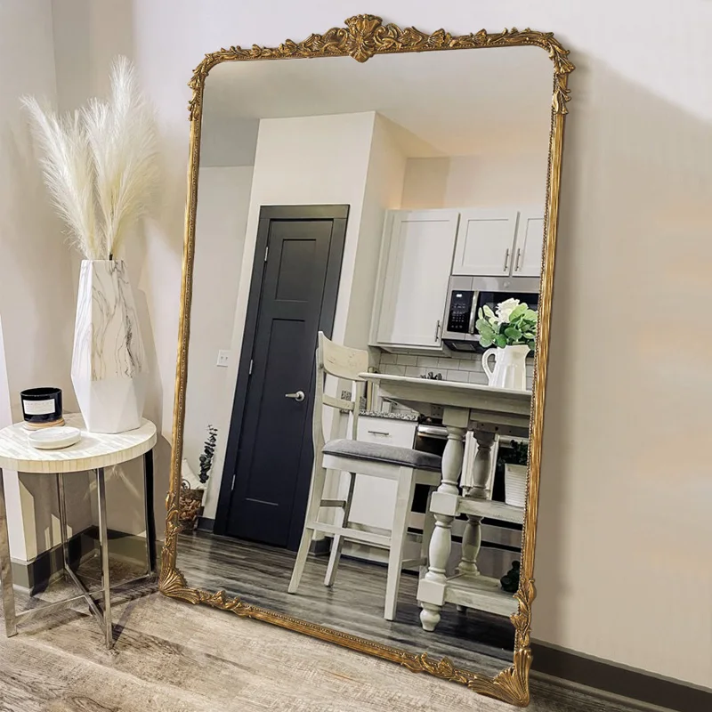 Für Ganzkörper-Schminkspiegel im Vintage-Stil, geschnitzter, vom Boden bis zur Decke reichender, antiker französischer Spiegel im Used-Look