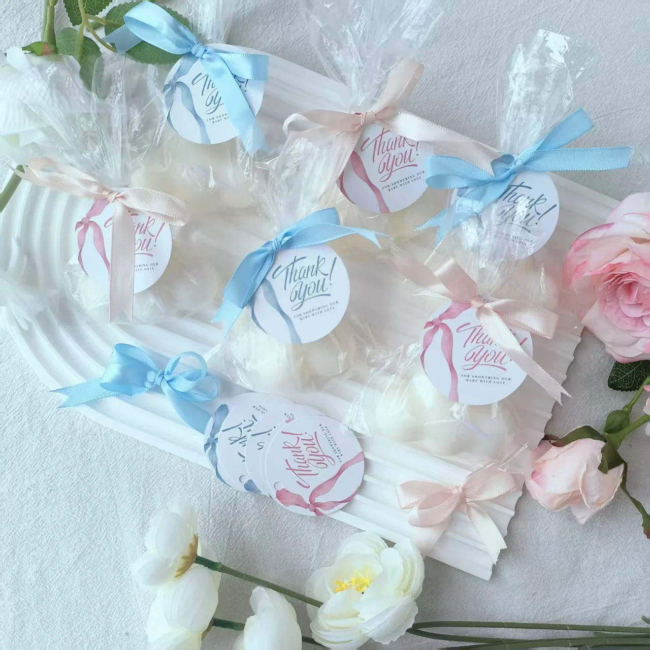 10 Stück Wolken-Teelichtkerzen mit Dankesanhängern – Gastgeschenke für Babypartys, Party-Dekoration mit Wolkenmotiv und Gästegeschenke Image