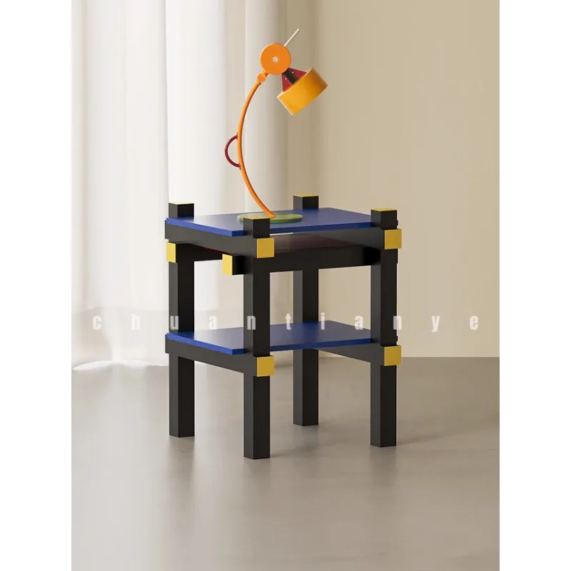 Designer Geometrischer Memphis Couchtisch Minimalistisches Sofa High-End-Licht Luxus Beistelltisch Regal Schlafzimmer Nachttisch Image