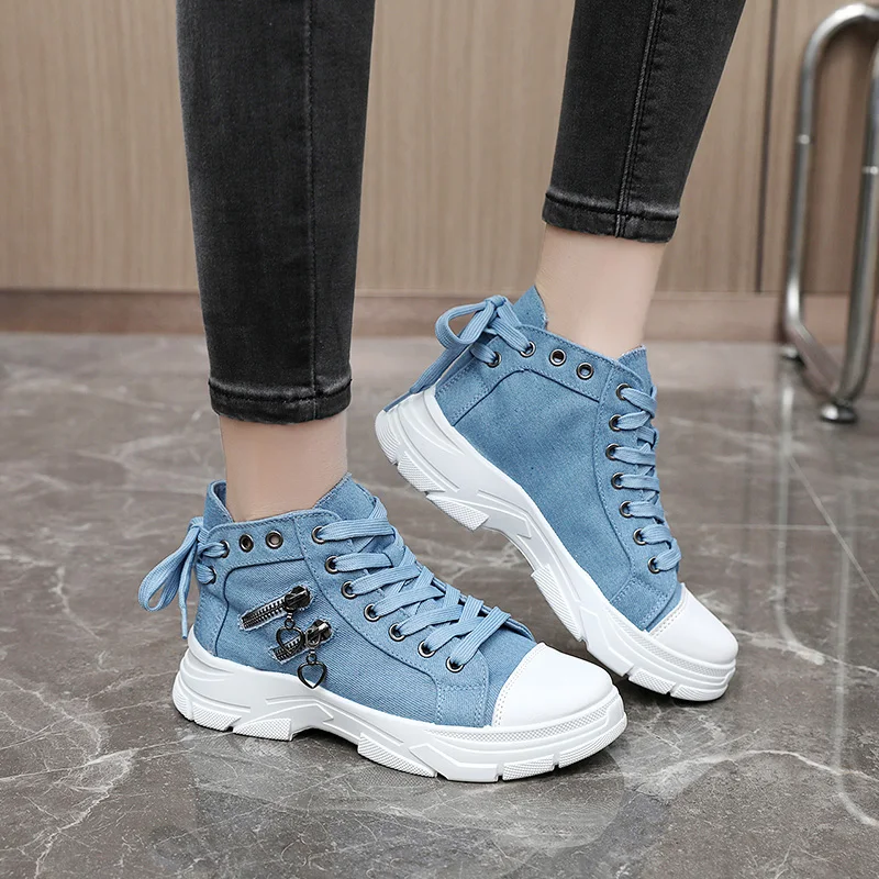 W2560 Nuove scarpe da donna alte in tela 2025 Scarpe casual rialzate con suola spessa traspirante quattro stagioni Stivali sportivi
