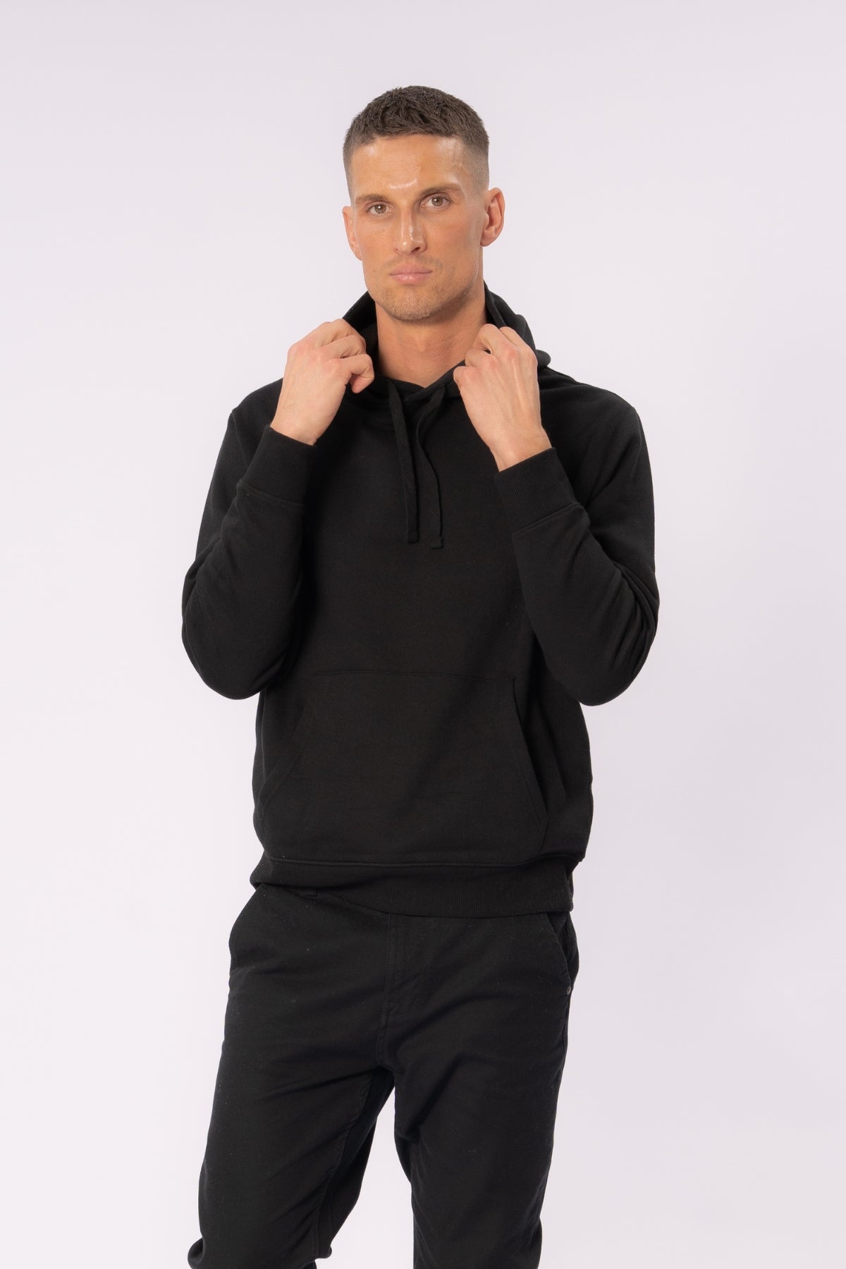 Essential Kapuzenpullover – Schwarz Image
