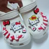 Neue JIBBITZ Hello Kitty Schuhdekorationen für Clogs. Süße und stilvolle abnehmbare Dekorationen für